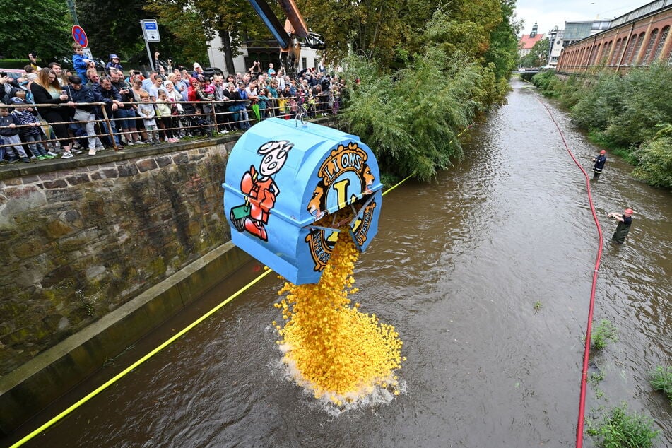 Höhepunkt des Seeberplatzfestes ist das Entenrennen in der Chemnitz.