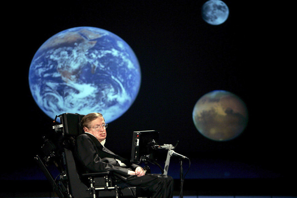 Stephen Hawking (75) ist alarmiert. Und sucht nach einem neuen Planeten, auf den sich die Menschen flüchten könnten.