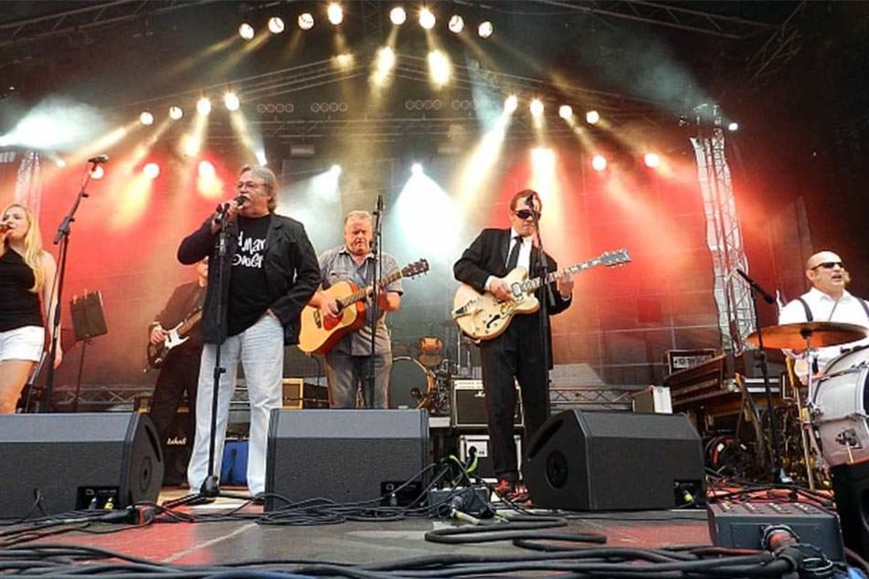 2011 auf dem Neumarkt: Zusammen mit Tschernig stand Bodo Martin (50, 
Schlagzeug) auf der Bühne.