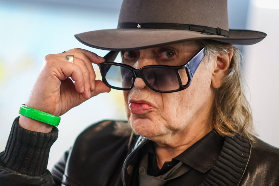 Udo Lindenbergs Rat: vor der Wahl die Sonnenbrille absetzen und genau auf das Wahlprogramm gucken.
