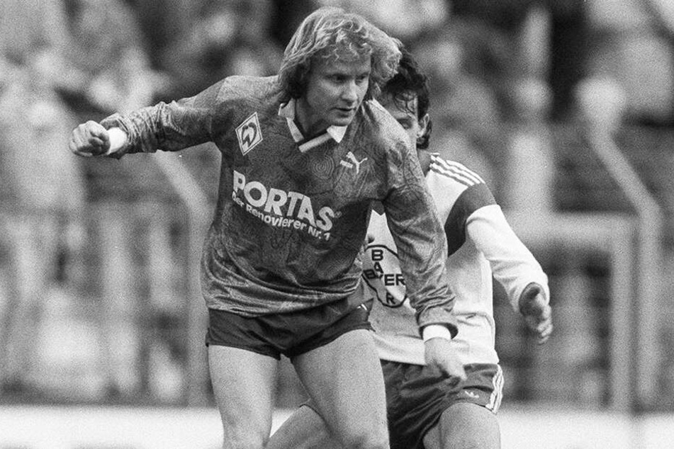 Manfred Burgsmüller, hier im Einsatz für den SV Werder Bremen, galt als echtes Original und wurde mit dem SVW im Alter von 38 Jahren erstmals Deutscher Meister.