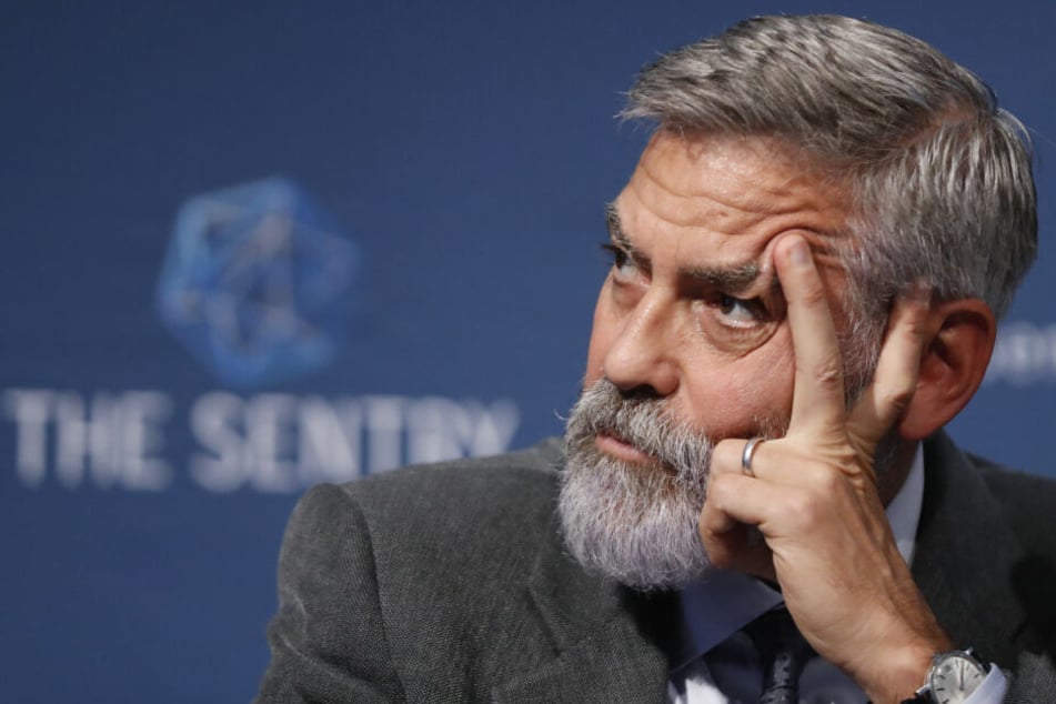 Schauspieler George Clooney (58) ist "überrascht und traurig" über die angebliche Kinderarbeit.
