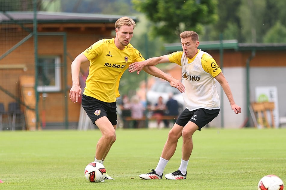 Vincent Vermeij (31, l.) und Niklas Hauptmann bilden das neue Kapitänsduo bei Dynamo Dresden.