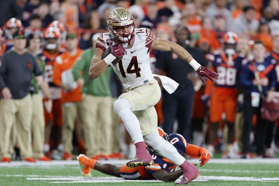 Johnny Wilson of the Florida State Seminoles set his team up to win the game after a huge one-handed 58-yard catch during the Cheez-it bowl against Oklahoma.