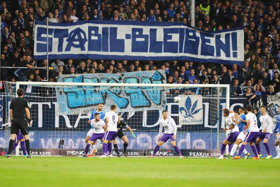 Bei Standards - wie hier einem Eckball beim Spiel in Darmstadt - sind die Veilchen in dieser Saison noch zu anfällig.