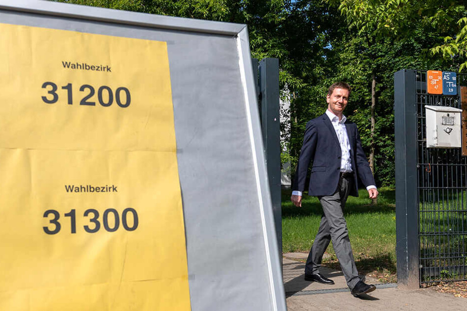 Da war die Stimmung noch in Ordnung. Michael Kretschmer (44, CDU) nach dem Gang zur Wahlurne.