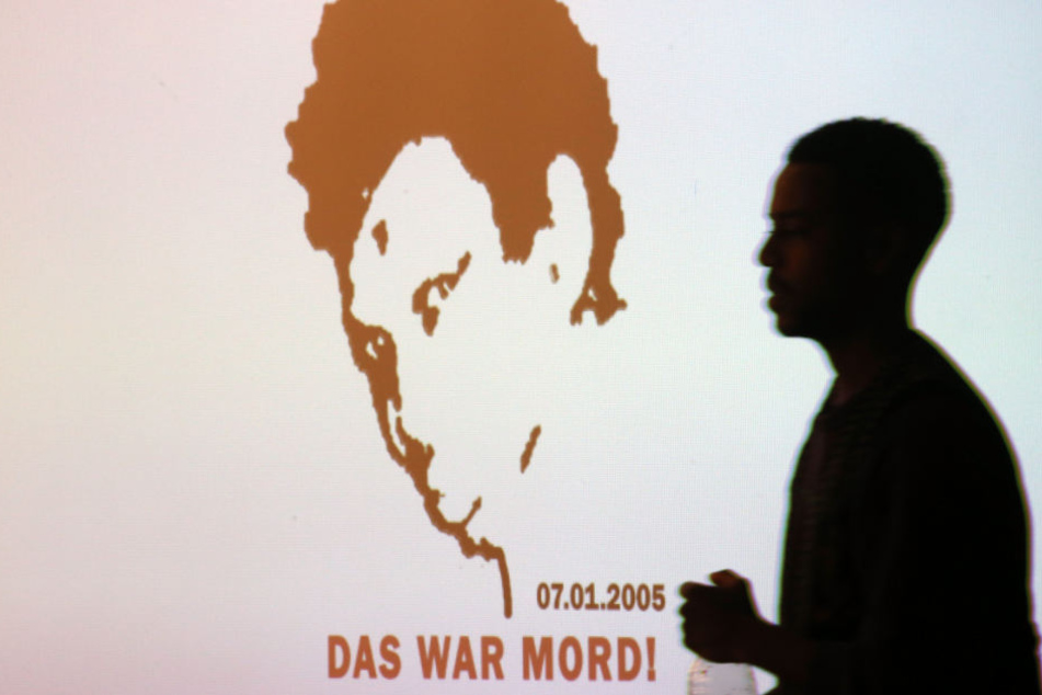 Oury Jalloh war vor 14 Jahren in einer Dessauer Polizeizelle unter mysteriösen Umständen ums Leben gekommen. Bis heute fordern Kritiker eine lückenlose Aufklärung des Falls.