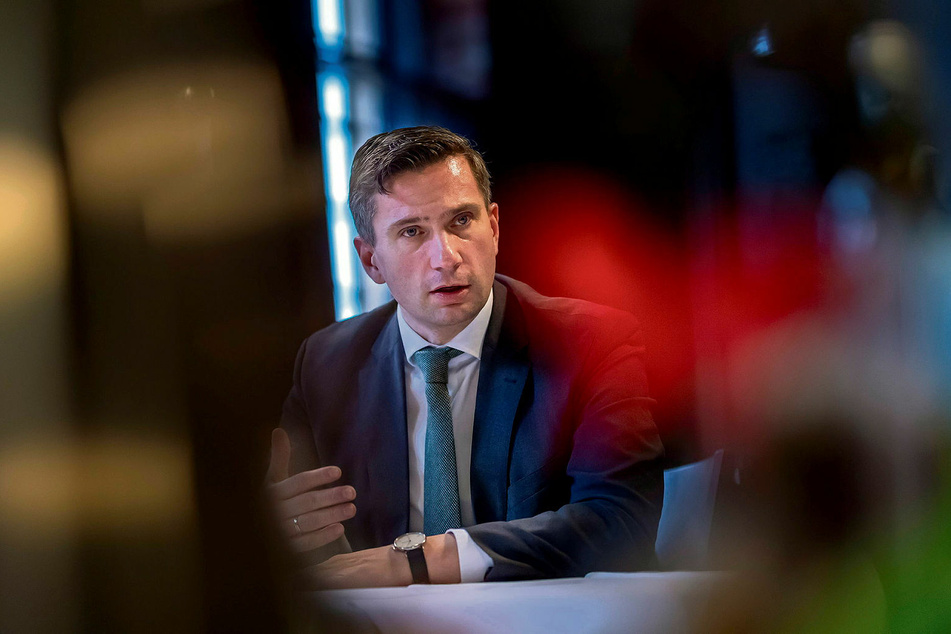 Hofft, dass die sächsische Wirtschaft glimpflicher als andere von der Krise getroffen wird: Martin Dulig (46, SPD), Staatsminister für Wirtschaft, Arbeit und Verkehr.