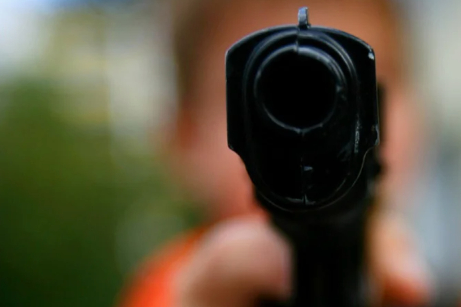 Gewalt in Hofpause: 14-Jähriger beschießt Schüler und Lehrer mit Pistole