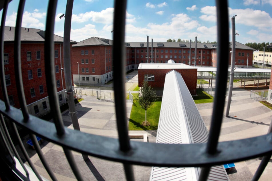 Mehr als 13.000 Häftlinge sitzen in NRW-Zellen - auch unter 18-Jährige dabei