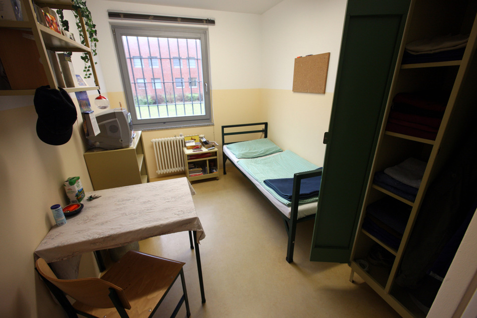 In der Jugendanstalt in Raßnitz soll ein Häftling von vier Mitgefangenen vergewaltigt worden sein. (Archivbild)