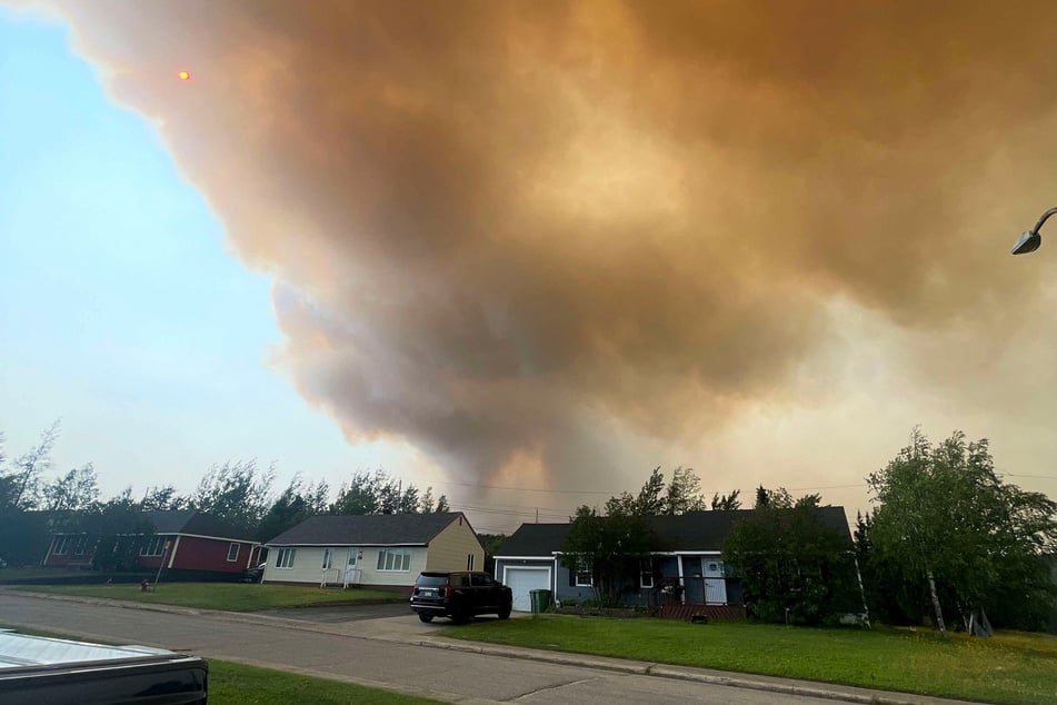 Raging wildfires force thousands to evacuate in Canada