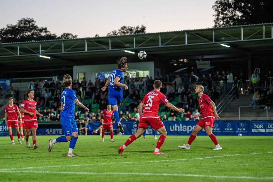 Jonas Nietfeld (oben) avancierte gegen die Schwäne zum Matchwinner.