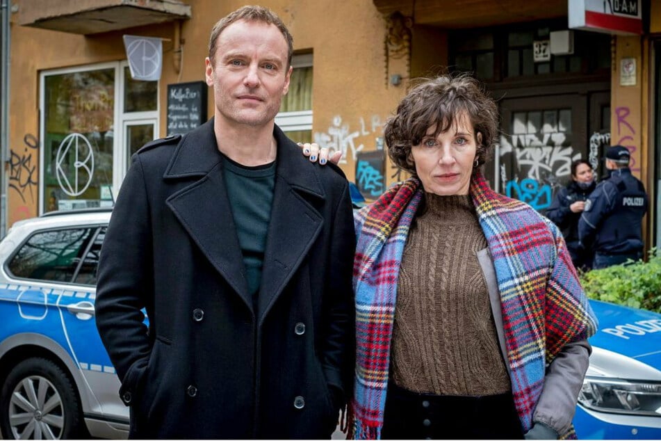 Die Kommissare Karow (Mark Waschke, 49) und Rubin (Meret Becker, 52) werden mit dem Berliner Mietenwahnsinn konfrontiert.