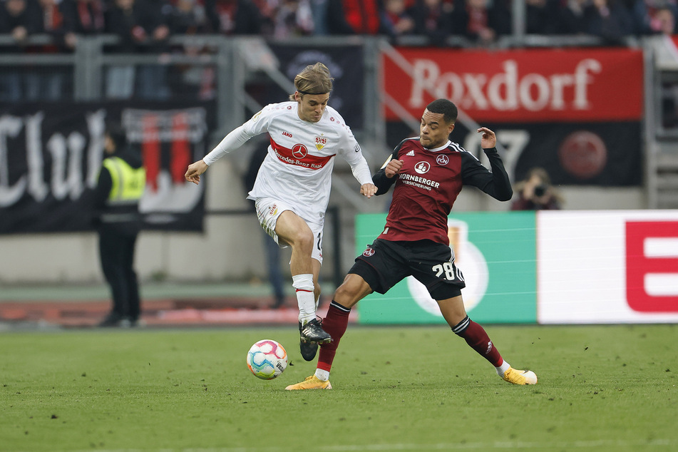 Borna Sosa (l.) bewies auch während des DFB-Pokal-Spiels in Nürnberg kühlen Kopf.