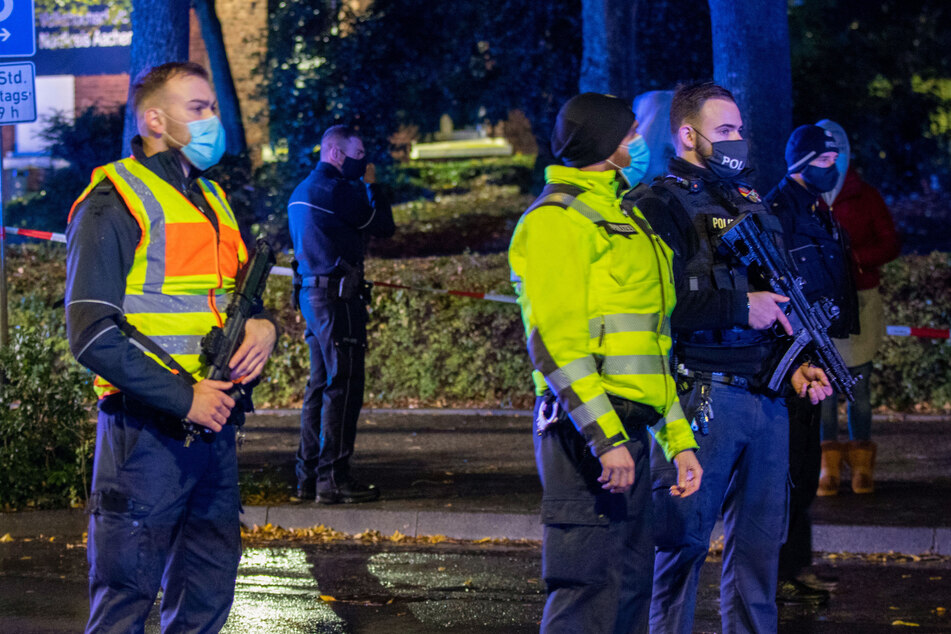Ein Tatverdächtiger hat sich nach den tödlichen Schüssen auf einen 32-Jährigen in Alsdorf der Polizei gestellt.