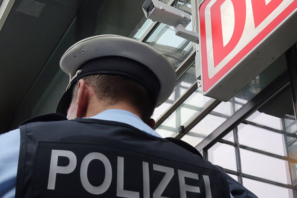 Berlin: Suff-Fußballfans randalieren in Regionalexpress und greifen Bundespolizei an