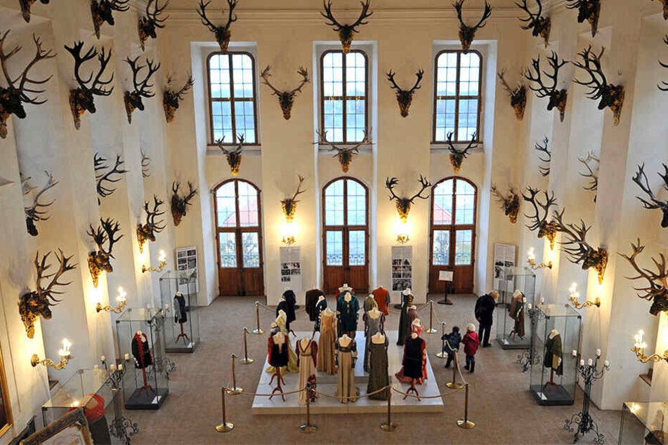 Der Steinsaal im Barockschloss Moritzburg im Original während der "Aschenbrödel"-Ausstellung