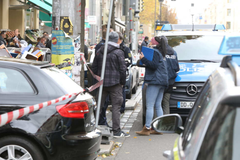 Polizei und Rettungskräfte sind bereits vor Ort.