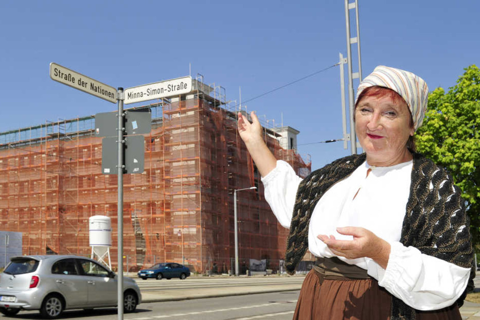 Stadtführerin Edeltraud Höfer (63) schlüpft für diese besondere Tour in die Rolle von Amalie Kutschke, einer Kollegin von Minna Simon.