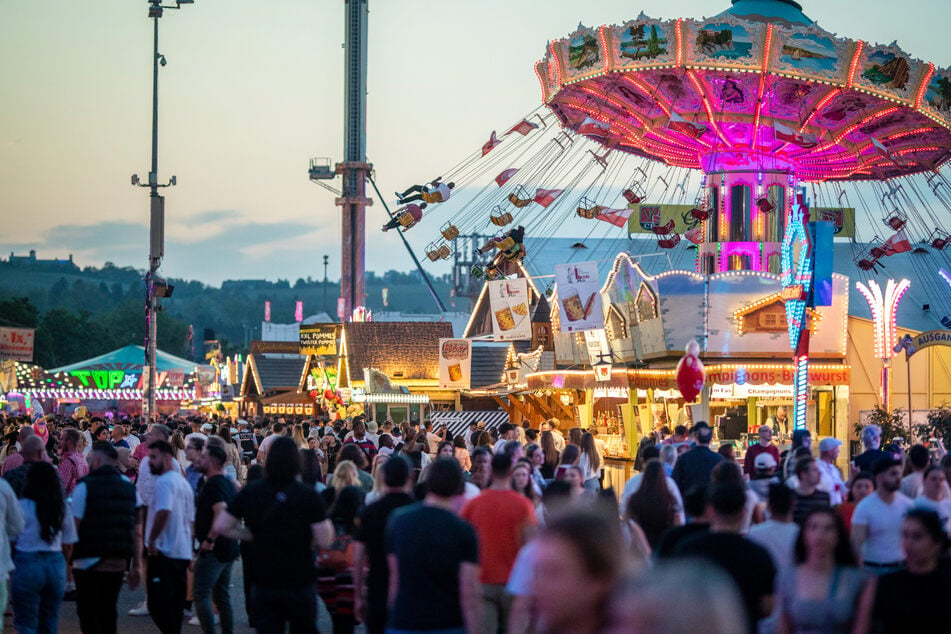 Stuttgart: Drei Wochen Frühlingsfest: So viele Menschen feierten auf dem Wasen!