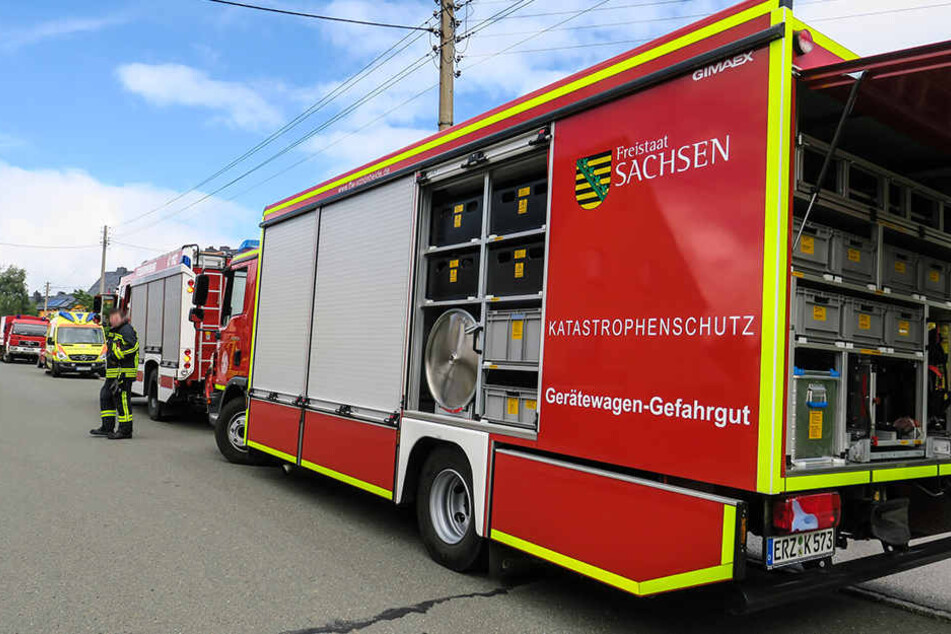 Mehrere Feuerwehren und der Gefahrgutzug des Erzgebirges waren vor Ort.