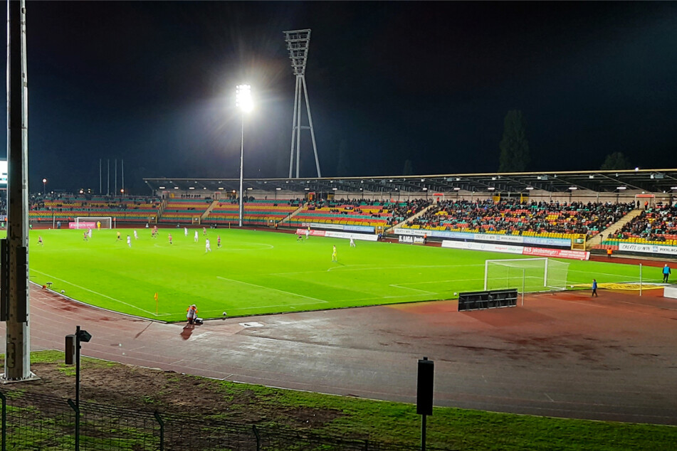Im Friedrich-Ludwig-Jahn-Sportpark bekommen die Fans des FC Viktoria 1889 Berlin und auch neutrale Fußballanhänger momentan erfrischenden Offensivfußball der Himmelblauen zu sehen.