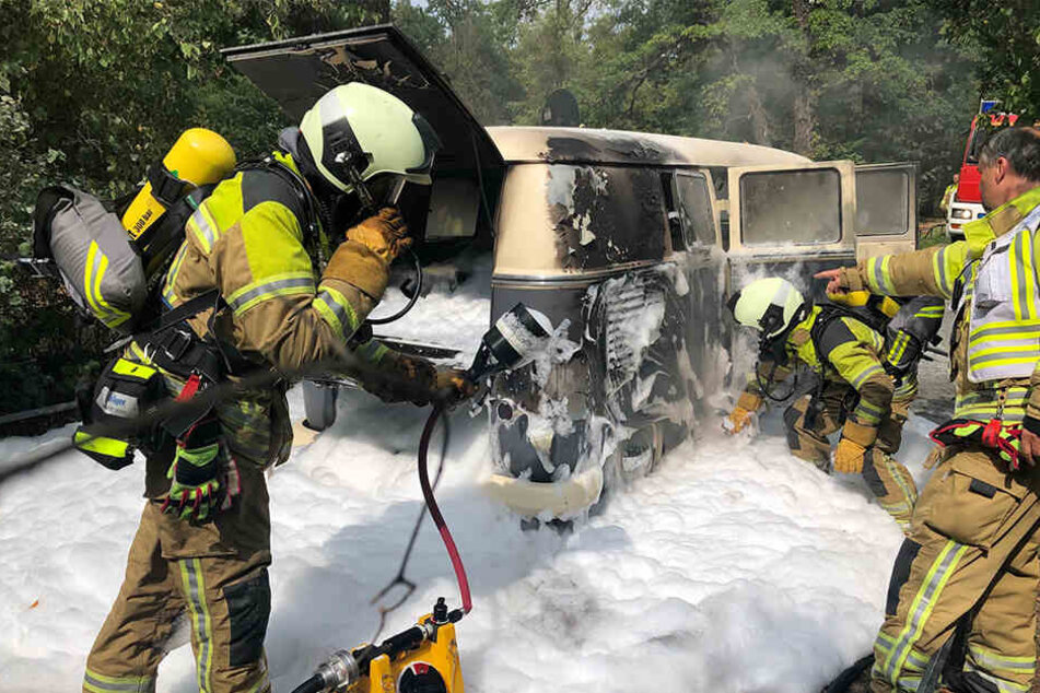 Die Feuerwehrleute waren in vollem Einsatz.