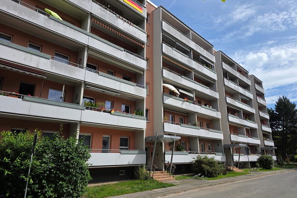 In diesem Haus in Gorbitz soll der Angeklagte das Baby tödlich attackiert haben.