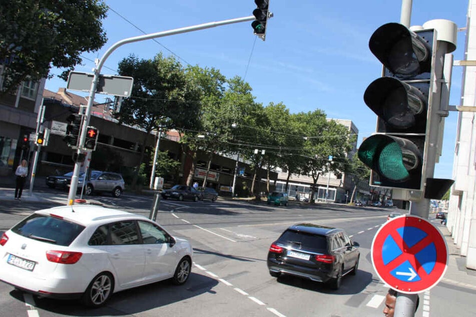Am Tag bleibt in Kassel für Autofahrer alles wie gehabt. (Symbolbild)