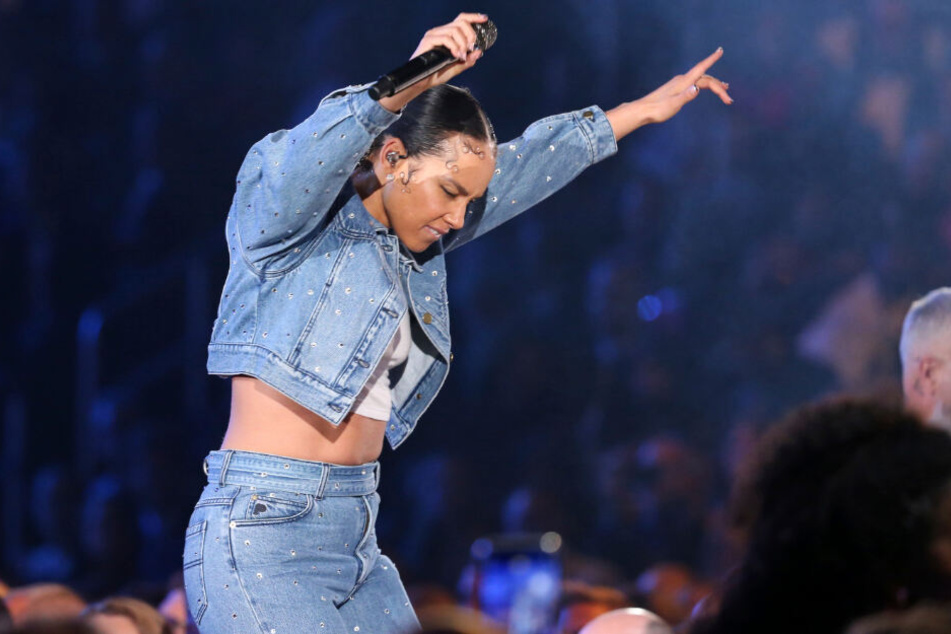 Alicia Keys tritt während der Verleihung der diesjährigen Grammy Awards im Staples Center auf.