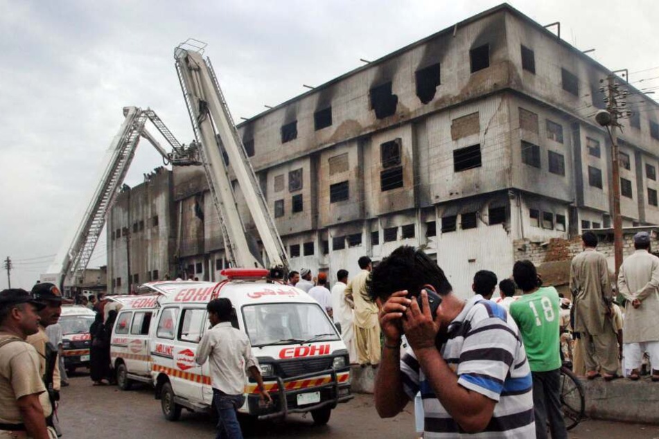 Am 11. September 2012 verbrannten mehr als 250 Menschen bei einem Feuer in einer Textilfabrik.