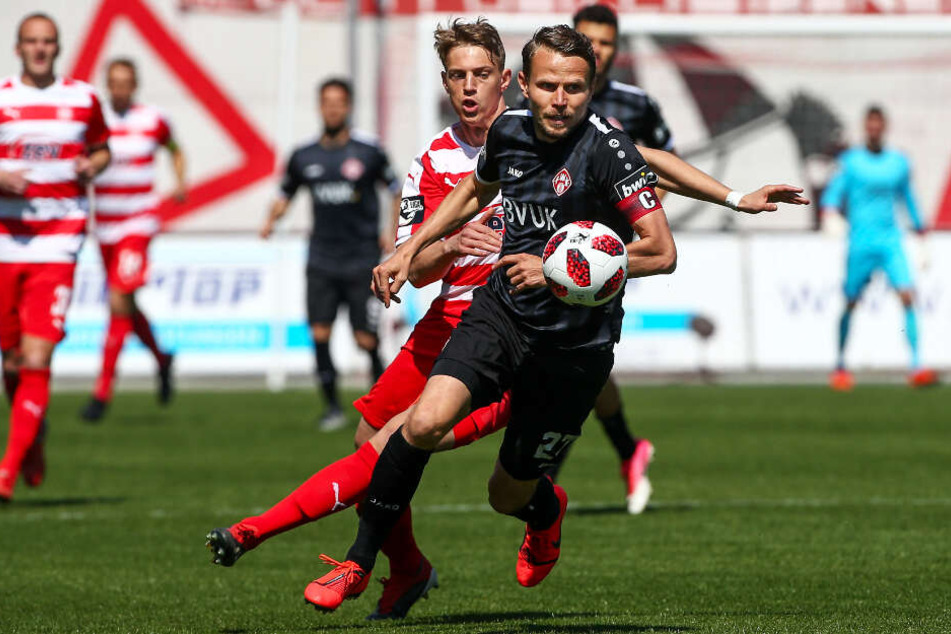 FCW-Kapitän Sebastian Schuppan (vorne) äußerte sich via Twitter mit einer klaren Botschaft. (Archivbild)