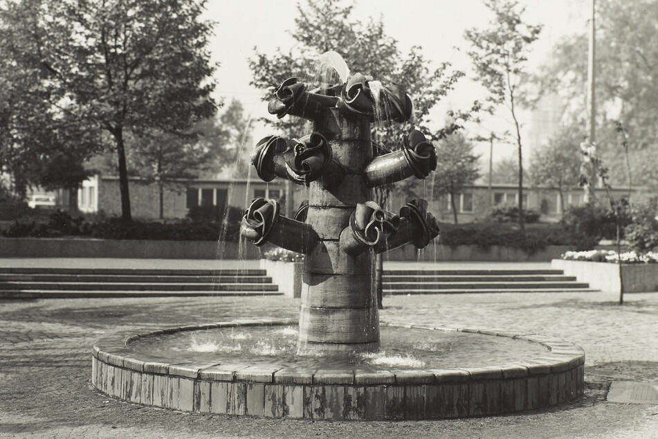 Lang, lang ist's her: 1989 sprudelte noch Wasser aus dem Brunnen.