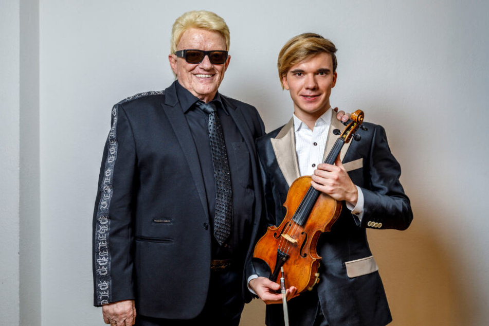 Heino (80) mit Geiger Yury Revich (28) und dessen Stradivari-Geige.