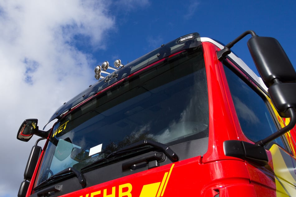 Teenager (15) klaut Feuerwehrauto und baut Unfall!