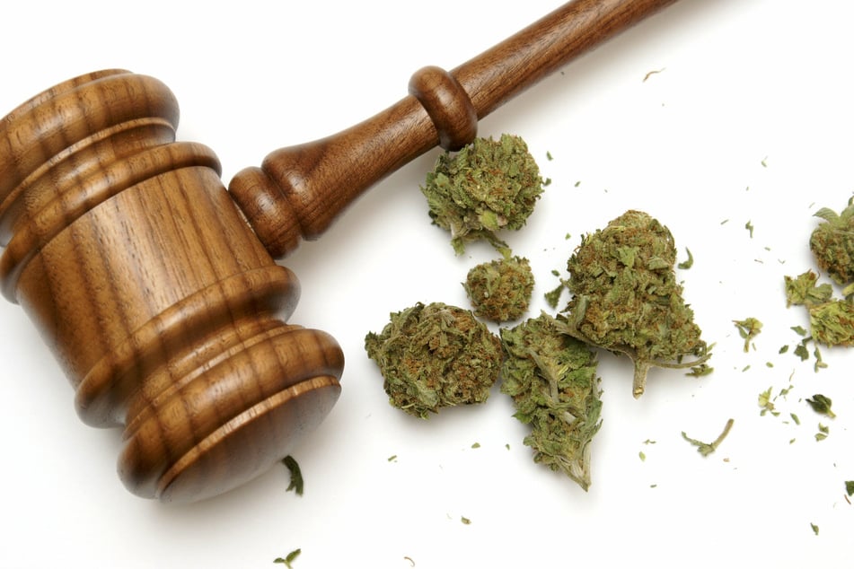 Los Angeles prosecutor to dismiss 60,000 past marijuana convictions