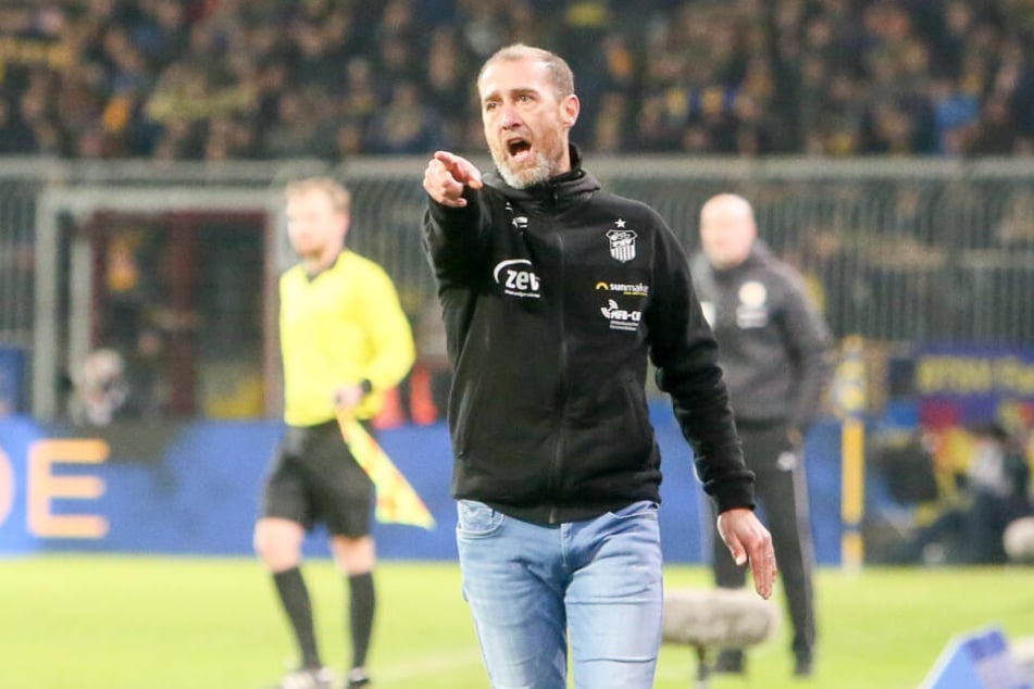 FSV-Trainer Joe Enochs hatte auf dem Betzenberg einiges zu kritisieren, die Abwehrarbeit aber nicht.