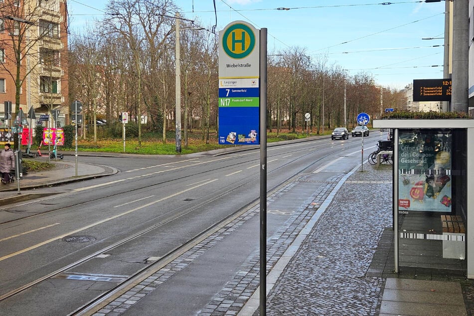 Unfall in Leipzig: Rentner wird von Auto erfasst und schwerst verletzt