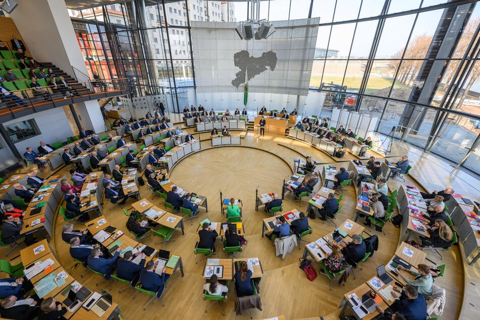 Der Sächsische Landtag kommt auf Grundlage eines AfD-Antrags am Donnerstag zu einer Sondersitzung zusammen. (Symbolbild)