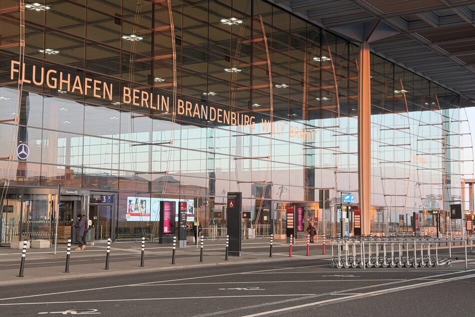 Der Flieger konnte mit Verspätung vom BER starten.