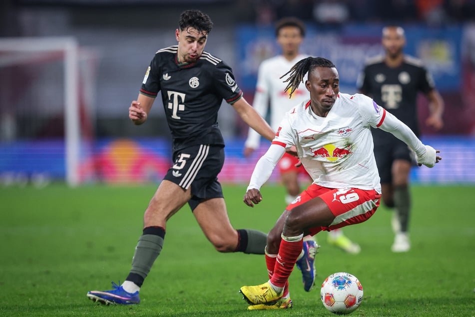 Yan Diomande (19, r.) gilt aktuell als heißeste Aktie bei RB Leipzig.