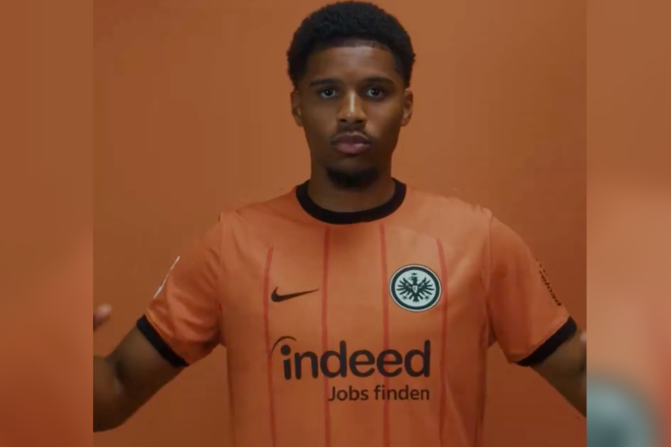 Eintracht-Neuzugang Aurèle Amenda (20) macht im orangen Ausweichdress ebenfalls eine gute Figur.