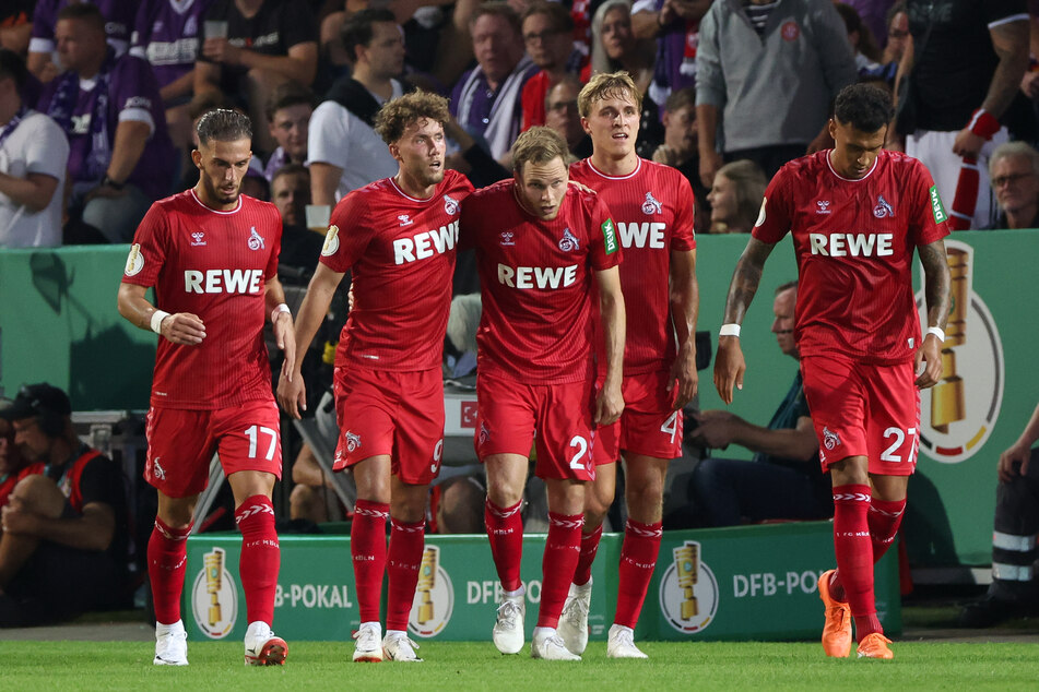 Kölns Stürmer Davie Selke (28, r.) musste in der 52. Minute verletzungsbedingt ausgewechselt werden.