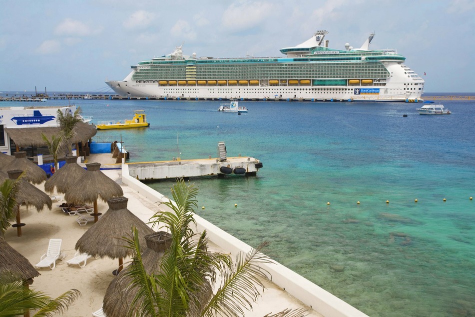 Vom Kreuzfahrtschiff "Freedom of the Seas" ließ Opa Sam A. seine Enkelin fallen.