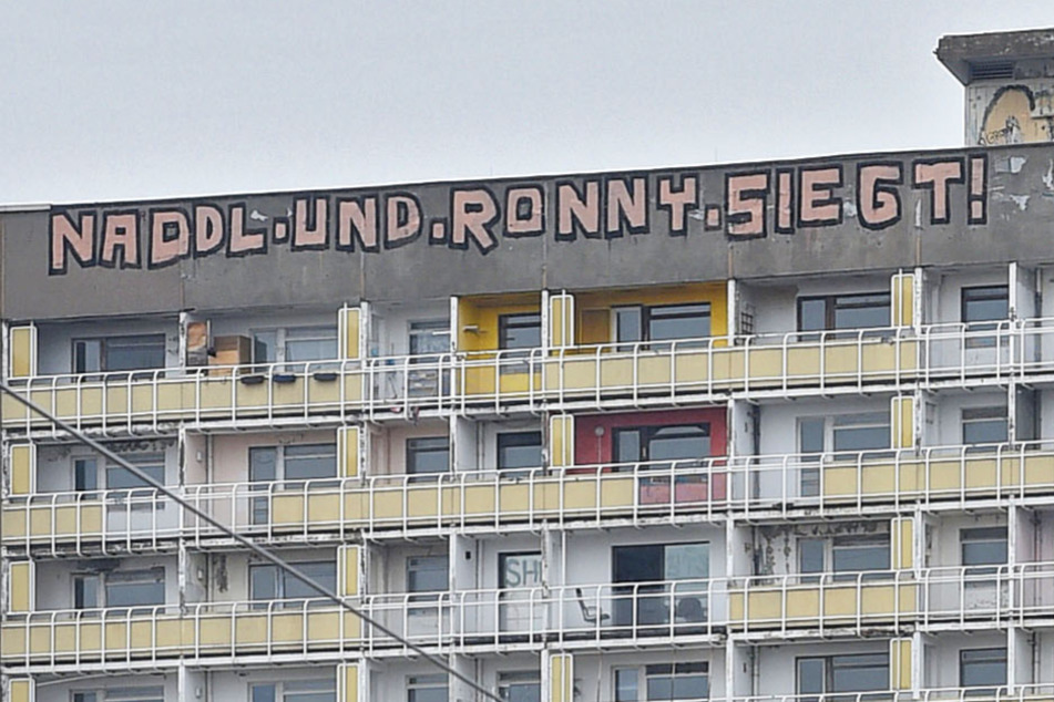 Der Schriftzug am "Gammel-Hochhaus" ist mittlerweile Kunst.