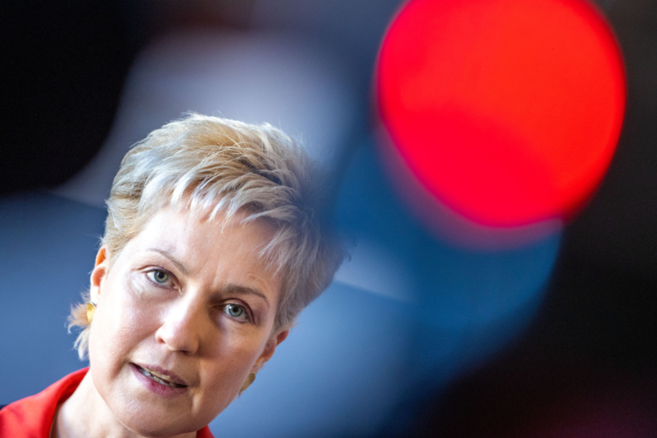 Ministerpräsidentin Manuela Schwesig (46, SPD) verkündet den neuen Kabinettsbeschluss.
