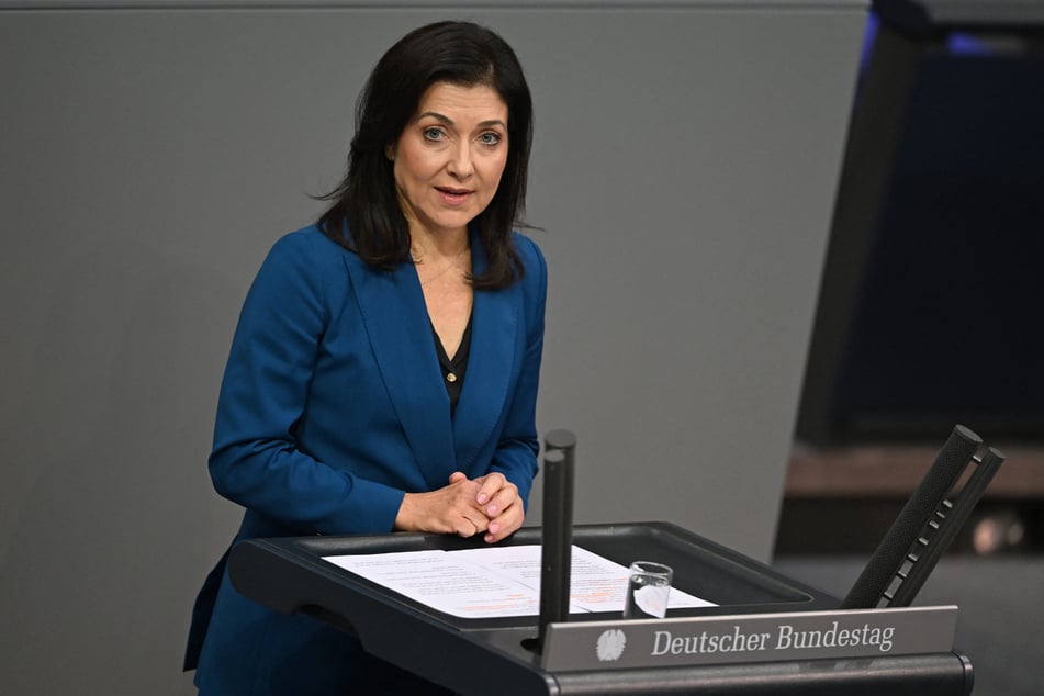 Katherina Reiche (53, CDU) dürfte Post bekommen: Die Linke geht juristisch gegen die Bundeswirtschaftsministerin vor.
