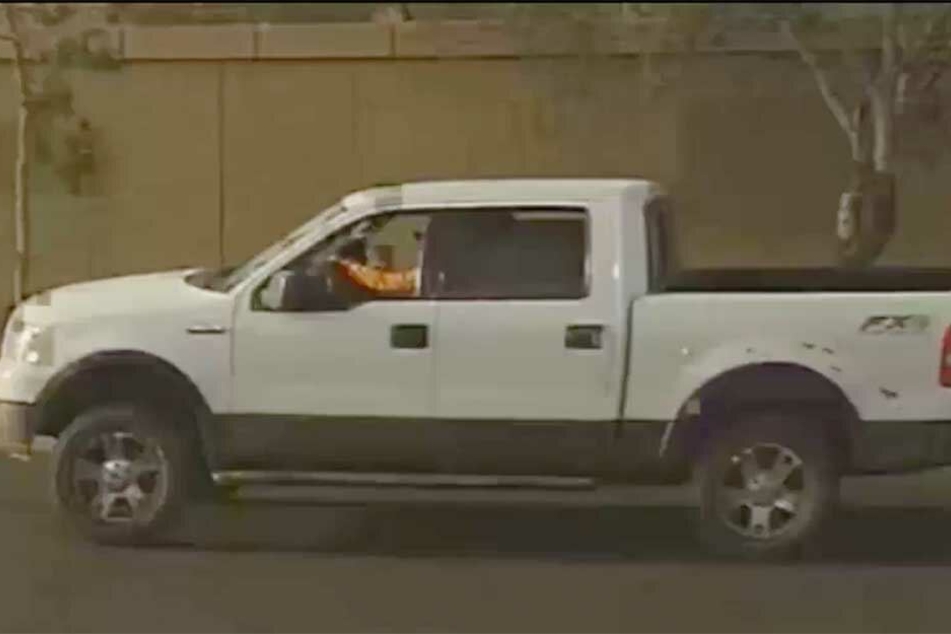 Aus diesem weißen Pick-up-Truck wurde auf die Familie geschossen.
