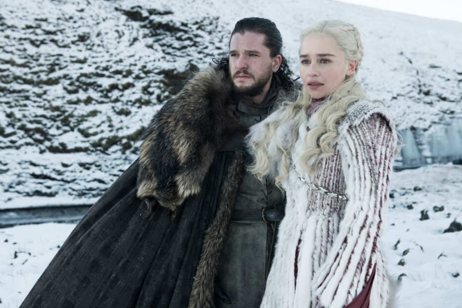 Kit Harington als Jon Schnee und Emilia Clarke als Daenerys Targaryen in einer Folge der achten Staffel der Serie "Games of Thrones"